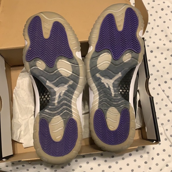 Jordan 11 Low - Picture 6 of 12